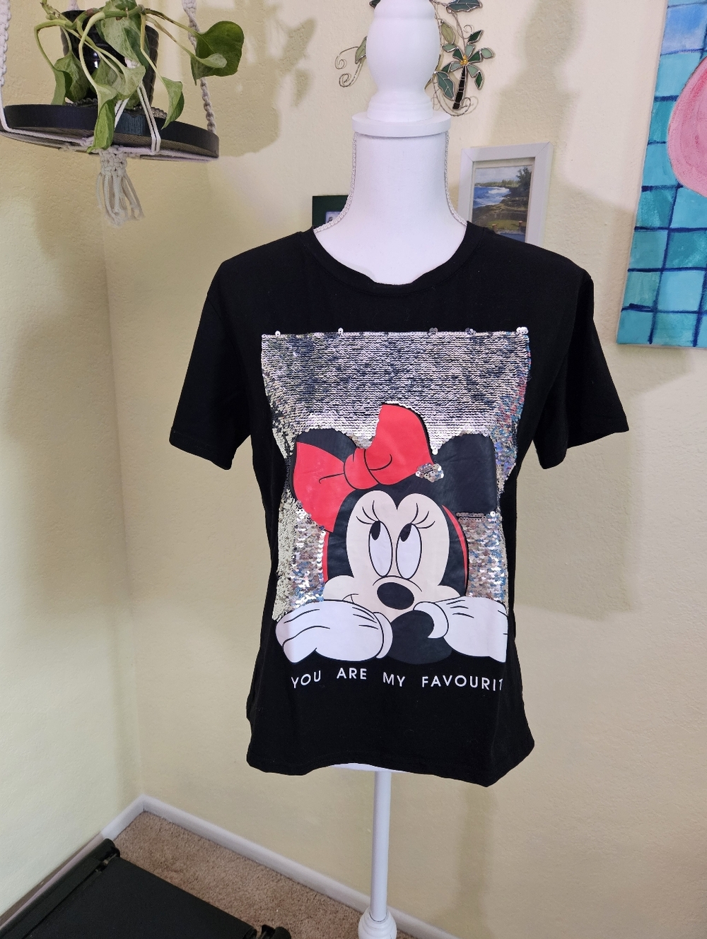 J & Y Minnie Mouse Sequin T‑Shirt with Gucci Sleeve Embroidery Sz M